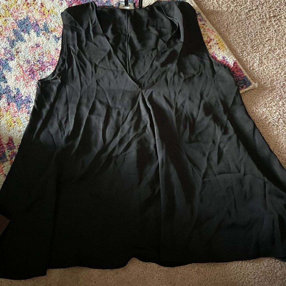 Theory black v neck silk blend top M